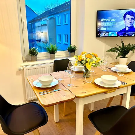 Dschungel Apartment, Netflix, Sonos, Nahe Messe Duesseldorf, Helios Klinik, Innenstadt Appartement