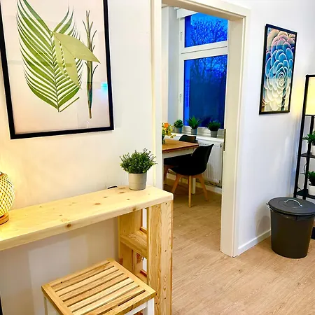 Dschungel Apartment, Netflix, Sonos, Nahe Messe Duesseldorf, Helios Klinik, Innenstadt Appartement *