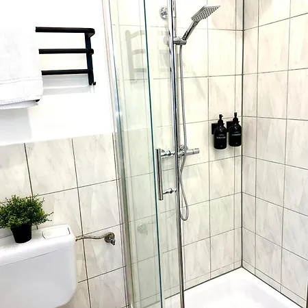 Dschungel Apartment, Netflix, Sonos, Nahe Messe Duesseldorf, Helios Klinik, Innenstadt Appartement *