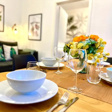 Dschungel Apartment, Netflix, Sonos, Nahe Messe Duesseldorf, Helios Klinik, Innenstadt Appartement *