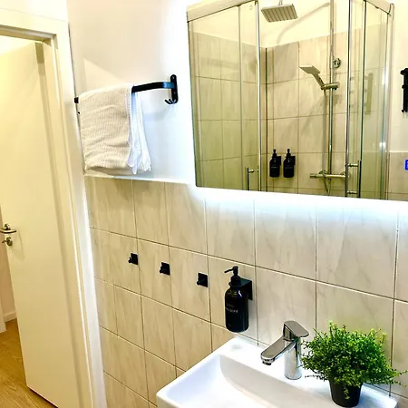 Dschungel Apartment, Netflix, Sonos, Nahe Messe Duesseldorf, Helios Klinik, Innenstadt Appartement Krefeld