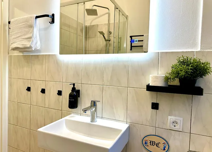 Dschungel Apartment, Netflix, Sonos, Nahe Messe Duesseldorf, Helios Klinik, Innenstadt